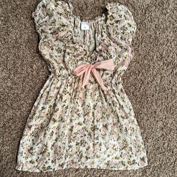 Motherhood Maternity Cotton Top. Size Med. Cream/Link Floral Short Sleeve - Picture 11 of 12